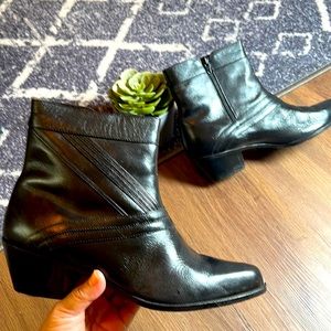 Mario de gerald’s for Thomcan  am black leather scarf size 10/12 woman’s boots